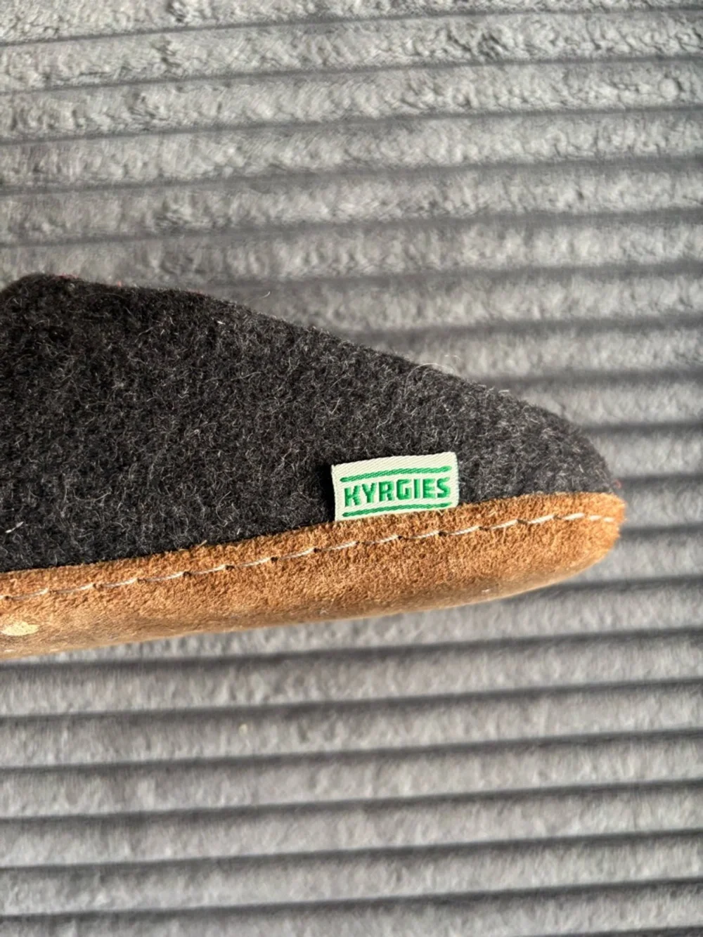 Kyrgies Gray Wool Felt Slip-On Slippers with Brown Suede Sole - Picture 4 of 5